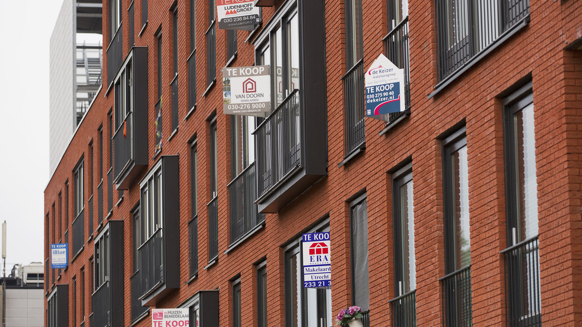 Euro zone mortgage demand falls as rates rise, ECB survey shows
