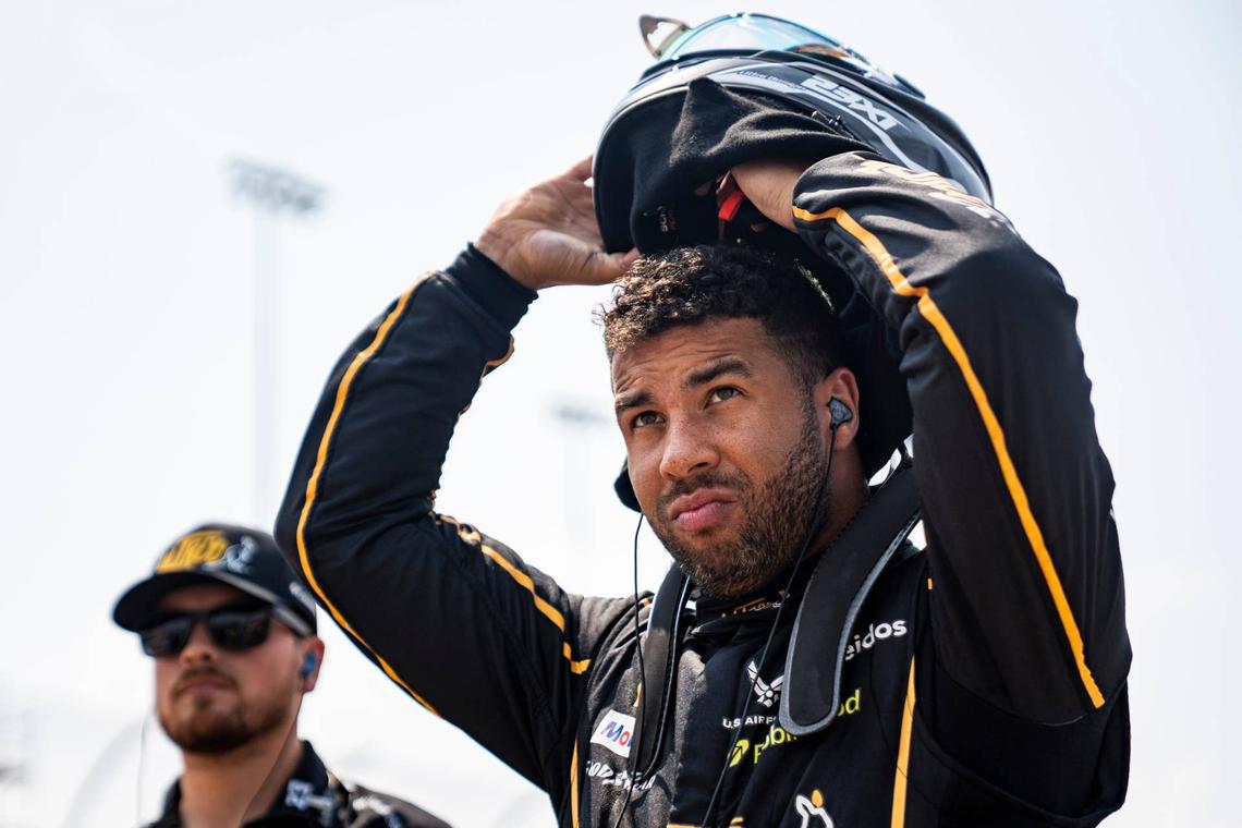  Bubba Wallace (23) puts on his helmet during NASCAR Cup Series qualifying on Aug. 2, 2025, at Iowa Speedway in Newton, Iowa. Chase Briscoe (19) qualified on the pole. Ayrton Breckenridge/The Register / USA TODAY NETWORK via Imagn Images