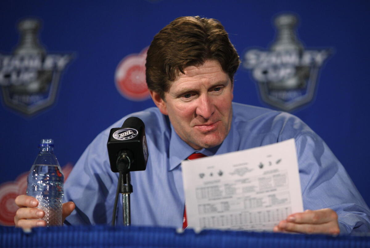  Mike Babcock coached the Detroit Red Wings to the Stanley Cup in 2008. (Leon Halip-USA TODAY Sports) 