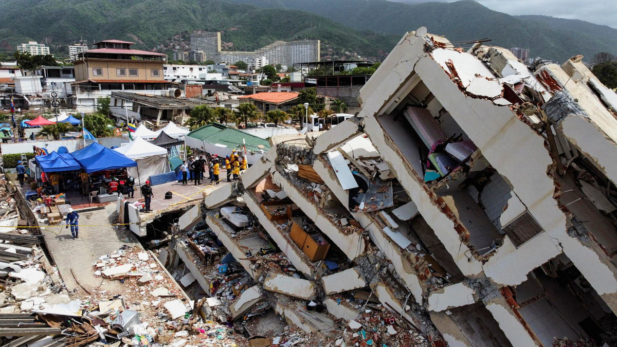 A drone view shows rescuers working at the site of collapsed buildings in the aftermath of the June 24 earthquakes in Los Corales, La Guaira, Venezuela, July 4, 2026. REUTERS/Leonardo Fernandez Viloria