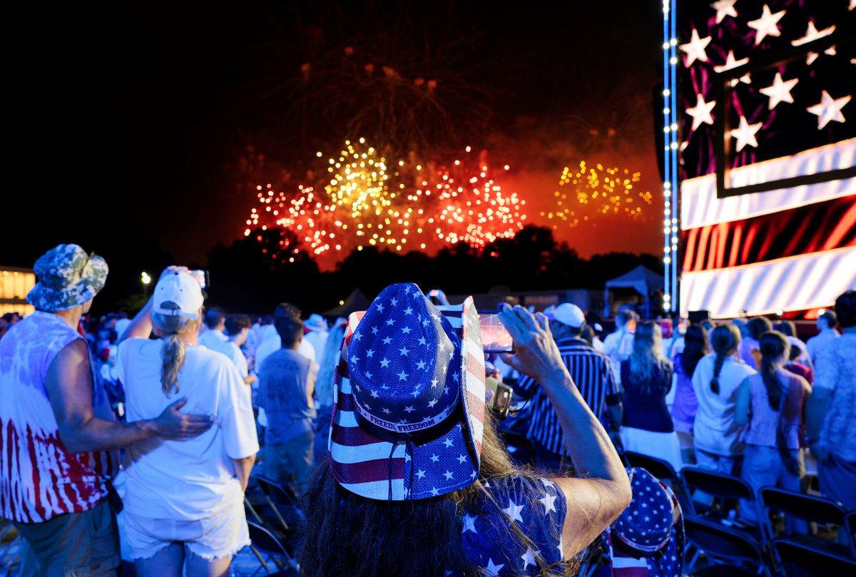 People watch a fireworks display that is attempting the largest firework display in history with 850,000 fireworks, at a Fourth of July rally featuring U.S. President Donald Trump, marking the 250th anniversary of U.S. independence, on the National Mall in Washington, D.C., U.S., July 5, 2026. REUTERS/Evan Vucci