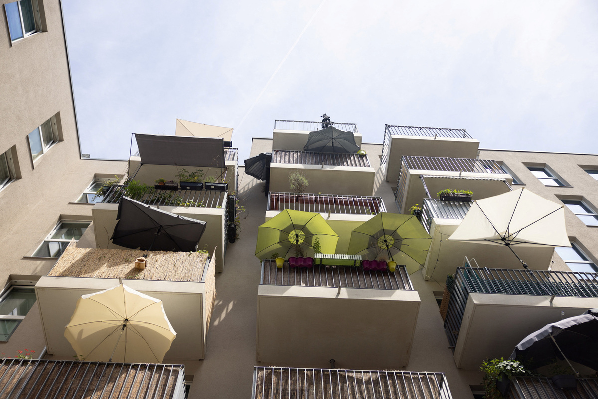 Parasols stand on the balconies of a residential building during the ongoing heatwave in Berlin, Germany, June 27, 2026. REUTERS/Axel Schmidt