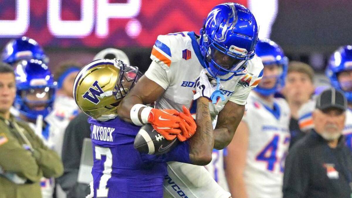  Dec 13, 2025; Inglewood, CA, USA; Washington Huskies cornerback Ephesians Prysock (7) breaks up a pass for Boise State Broncos wide receiver Chris Marshall (5) in the first half of the LA Bowl at SoFi Stadium. Mandatory Credit: Jayne Kamin-Oncea-Imagn Images | Jayne Kamin-Oncea-Imagn Images 