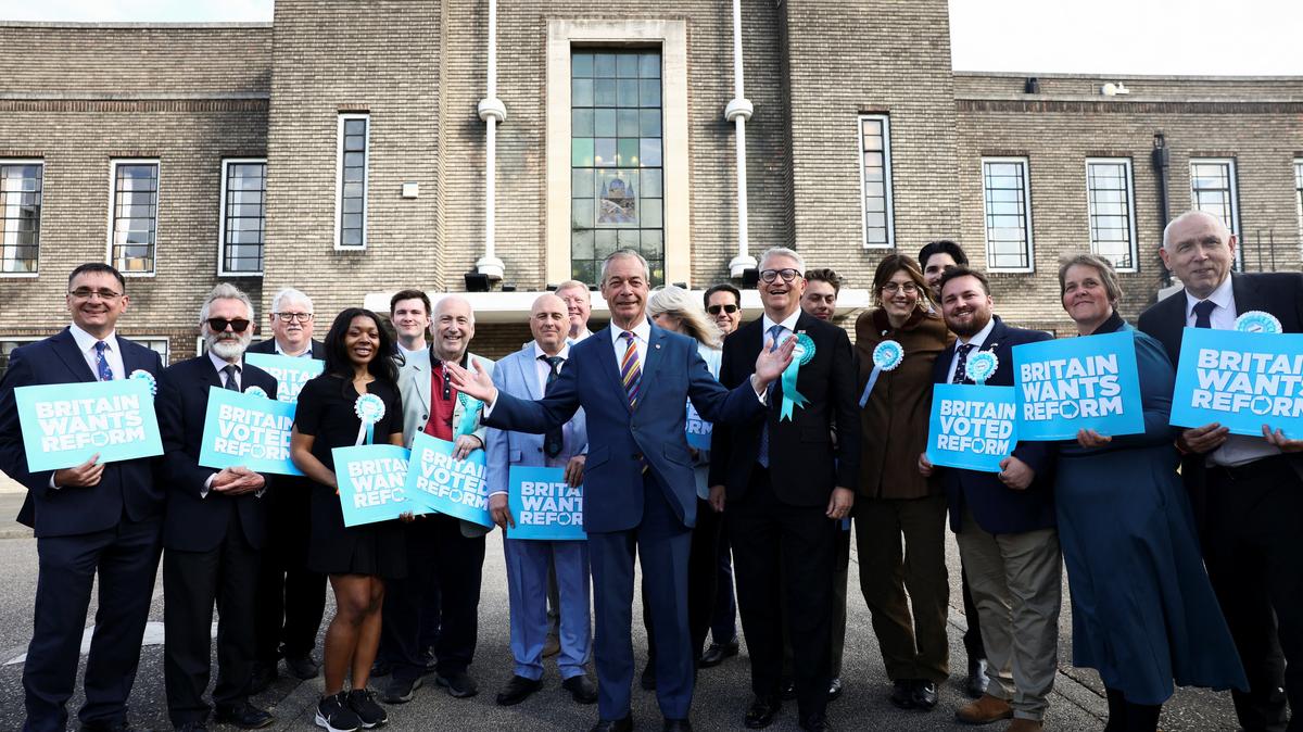 Britain's Reform UK leader Nigel Farage poses with newly elected councillors and Member of Parliament, Andrew Rosindell at the Havering Town Hall, following the results of the local elections, in the London Borough of Havering, Britain, May 8, 2026. REUTERS/Jack Taylor