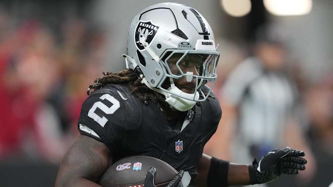  Jan 4, 2026; Paradise, Nevada, USA; Las Vegas Raiders running back Ashton Jeanty (2) carries the ball against the Kansas City Chiefs in the first half at Allegiant Stadium. Mandatory Credit: Kirby Lee-Imagn Images | Kirby Lee-Imagn Images 