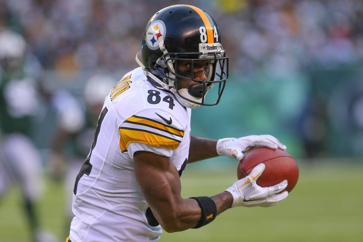  Pittsburgh Steelers wide receiver Antonio Brown catches a pass during a game at MetLife Stadium. Ed Mulholland-USA TODAY Sports