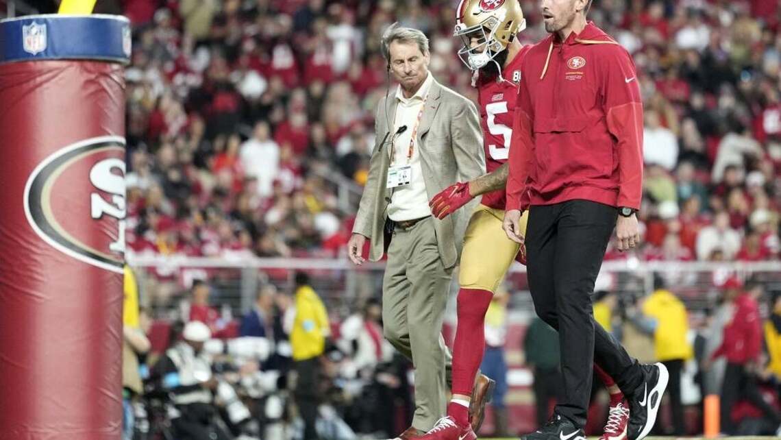 49ers WR Mike Evans exits after aggravating Achilles injury