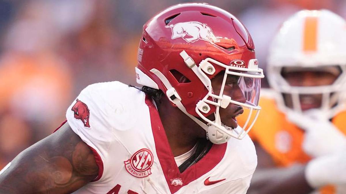  Arkansas running back Mike Washington Jr. (4) runs the ball during the NCAA college football game against Tennessee on Oct. 11, 2025, in Knoxville, Tennessee. | Saul Young/News Sentinel / USA TODAY NETWORK via Imagn Images 