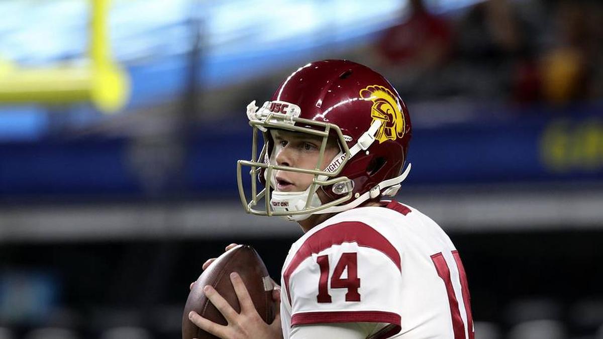  Dec 29, 2017; Arlington, TX, USA; USC Trojans quarterback Sam Darnold (14) in action before the game against the Ohio State Buckeyes in the 2017 Cotton Bowl at AT&T Stadium. Mandatory Credit: Kevin Jairaj-Imagn Images | Kevin Jairaj-Imagn Images 