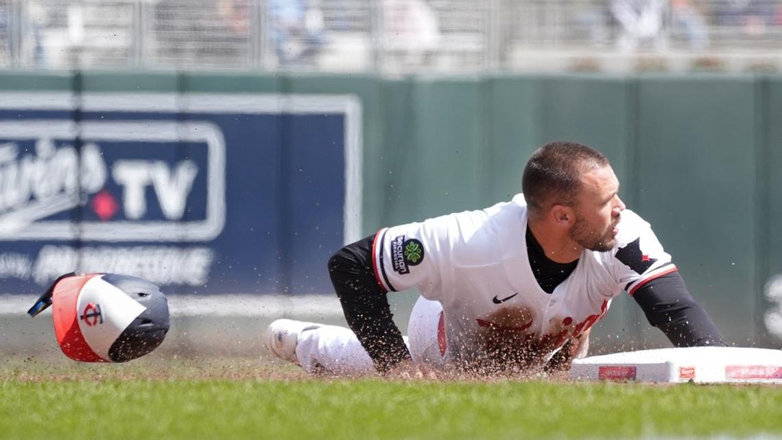 Twins make clutch plays, add to Tigers' losing skid 