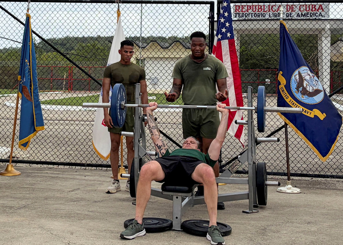 U.S. Defense Secretary Pete Hegseth lifts weights as he meets with troops at the U.S. naval base at Guantanamo Bay, Cuba, June 10, 2026. REUTERS/Phil Stewart