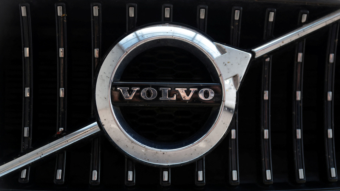Volvo Cars launches longer-range versions of its hybrid XC60 and XC90 models   