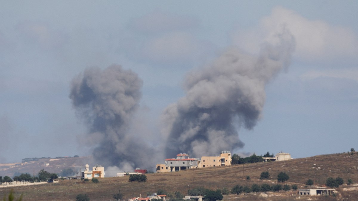 Smoke billows from southern Lebanon following an Israeli strike, as seen from Marjayoun, Lebanon, June 19, 2026. REUTERS/Stringer