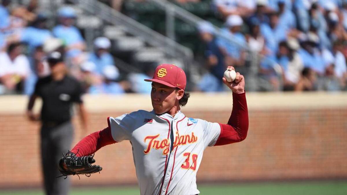  Jun 5, 2026; Chapel Hill, NC, USA; USC Trojans pitcher Mason Edwards (30) pitches the ball to the North Carolina Tar Heels during the third inning at Boshamer Stadium. Mandatory Credit: Zachary Taft-Imagn Images | Zachary Taft-Imagn Images 