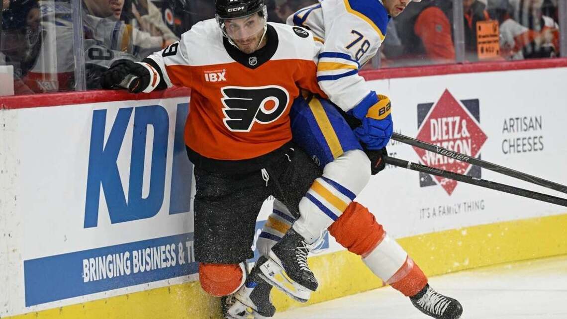 Panthers acquire F Garnet Hathaway from Flyers 