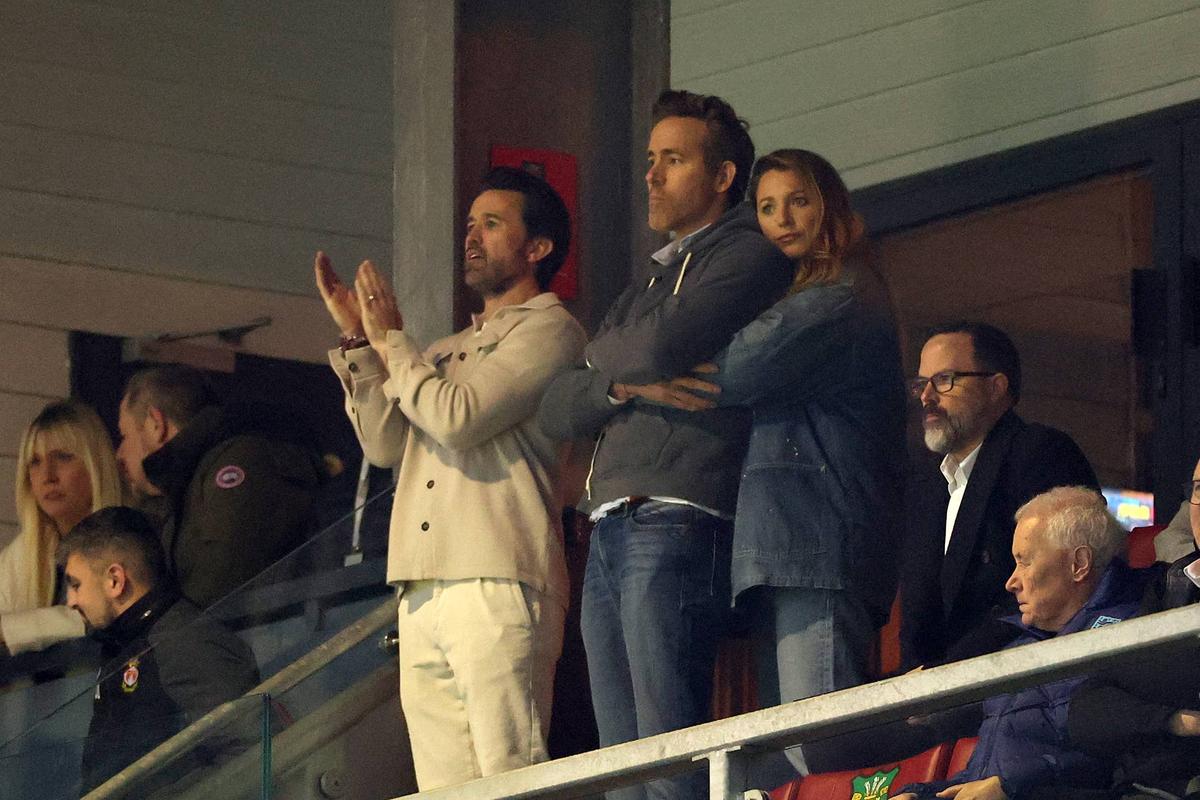  Rob McElhenney applauds as Ryan Reynolds is embraced by his wife Blake Lively prior to the Emirates FA Cup Fifth Round match between Wrexham and Chelsea. Photo by Carl Recine/Getty Images