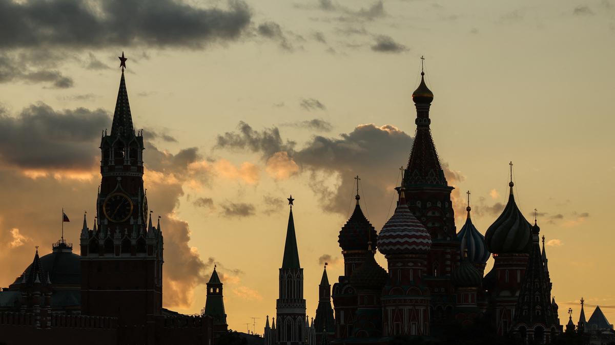 Kremlin's Spasskaya tower and St. Basil's Cathedral, during sunset in Moscow, Russia August 28, 2025.  REUTERS/Evgenia Novozhenina