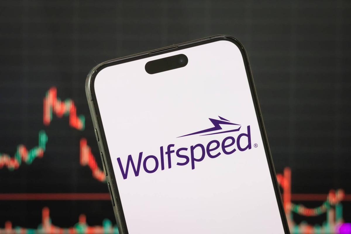  Wolfspeed's lawsuit against Navitas centers on gallium nitride and silicon carbide patents used in AI data center power chips 