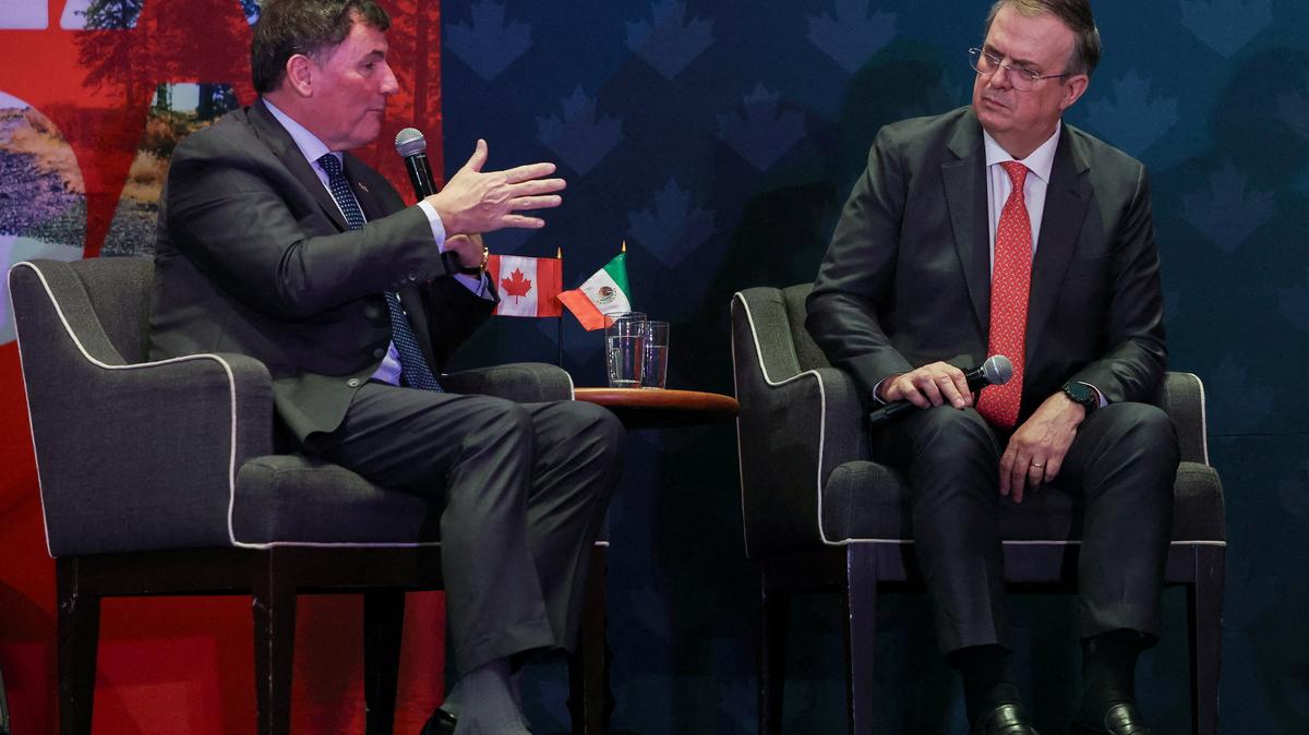 Mexico's Economy Minister Marcelo Ebrard and Canada's Minister responsible for Canada–U.S. Trade and Intergovernmental Affairs and One Canadian Economy, Dominic LeBlanc, attend the kickoff of the Team Canada Trade Mission to Mexico at a hotel in Mexico City, Mexico, February 16, 2026. REUTERS/Henry Romero