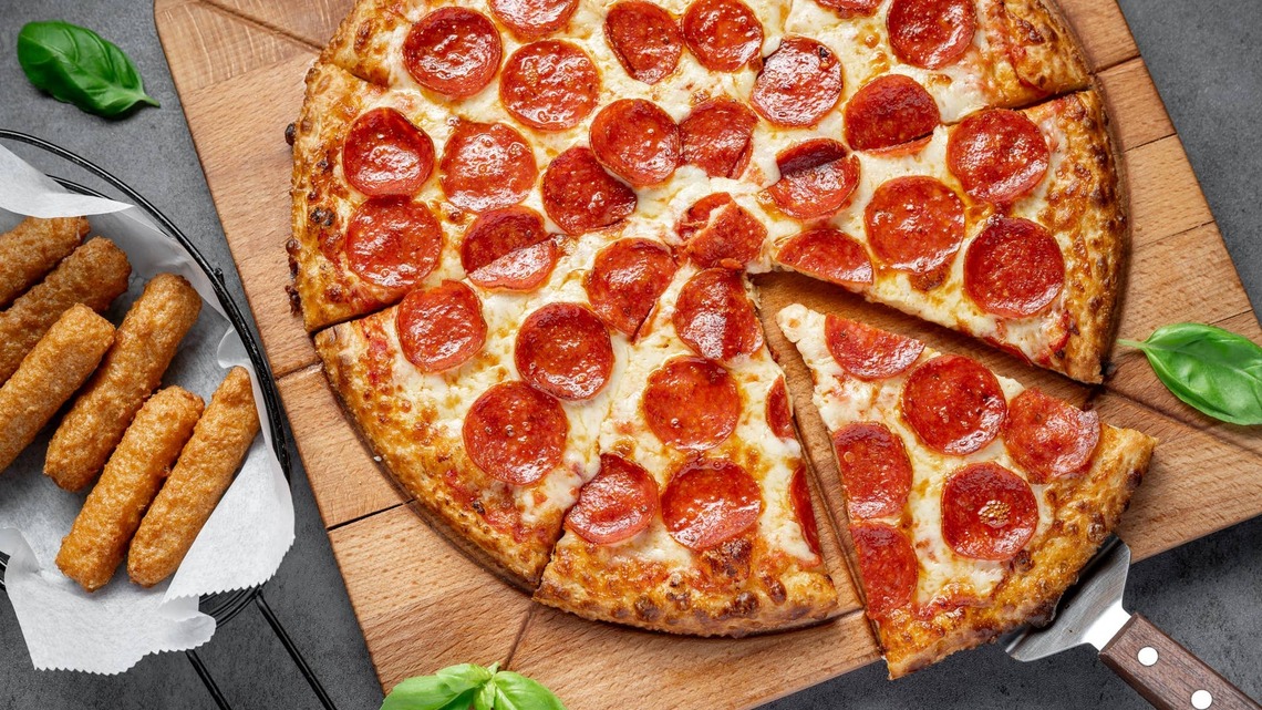 Domino's Pizza franchisee abruptly closes locations 