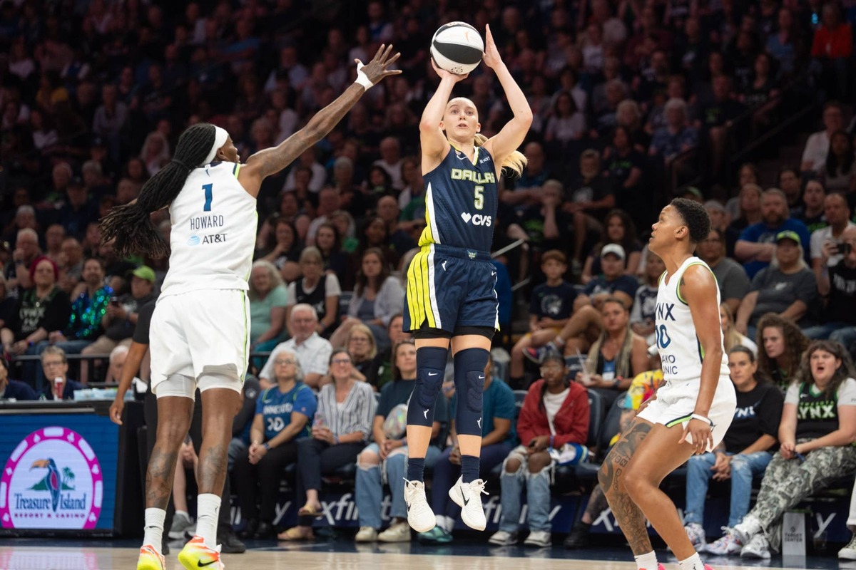  Dallas Wings guard Paige Bueckers (5) shoots over the defense of Minnesota Lynx forward Natasha Howard (1) in the first quarter at Target Center. Matt Blewett-Imagn Images