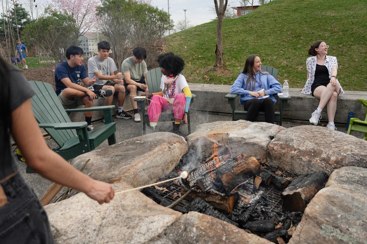  Students and prospective students from rural areas make s'mores around a fire pit at Amherst College, during a visit for accepted applicants still weighing their enrollment decisions. Credit: Lucy Lu for The Hechinger Report