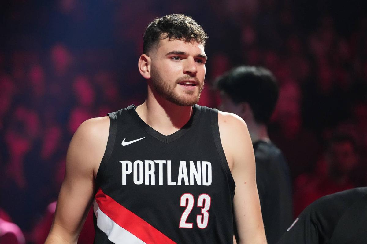  Donovan Clingan's expanding defensive role boosts his long-term fantasy basketball value in category league formats. Soobum Im-Imagn Images