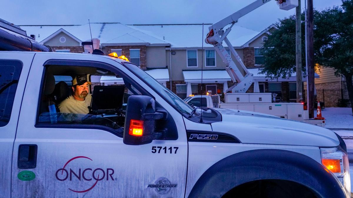 In this file photo, an Oncor crew works in Dallas during the February 2021 winter storm. On Sunday night, more than 100,000 Oncor customers in North Texas were without power after severe thunderstorms struck the area earlier in the day.