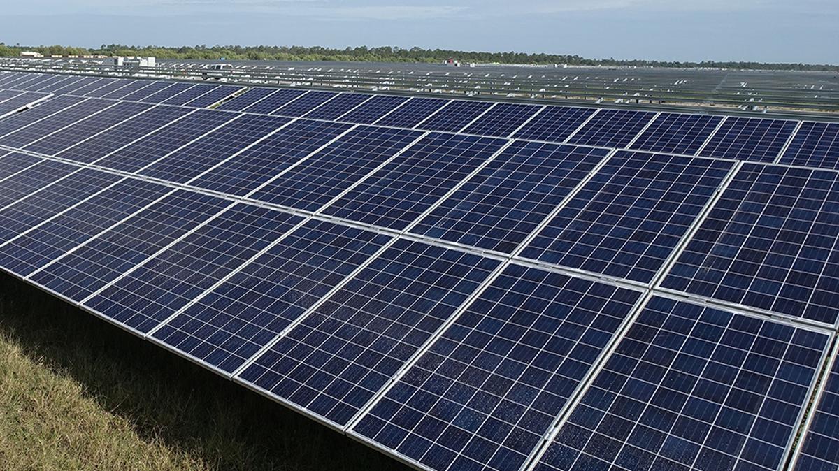 Solar farms appear to be the most likely use of Hanford nuclear site land that the Department of Energy wants to use for clean energy production by Richland, Washington.