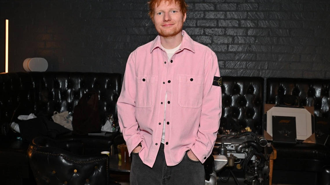 Ed Sheeran Cries Alone Onstage in Philadelphia: 'I Am Making Mistakes. I'm So, So Sorry. I Don't Want to Disappoint Fans' 