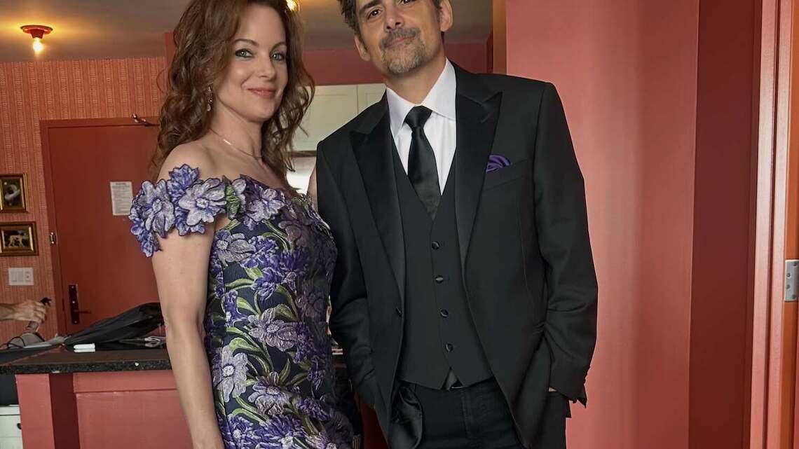 Brad Paisley, Kimberly Williams Got 'Classy' Taylor Wedding Invite by Text 