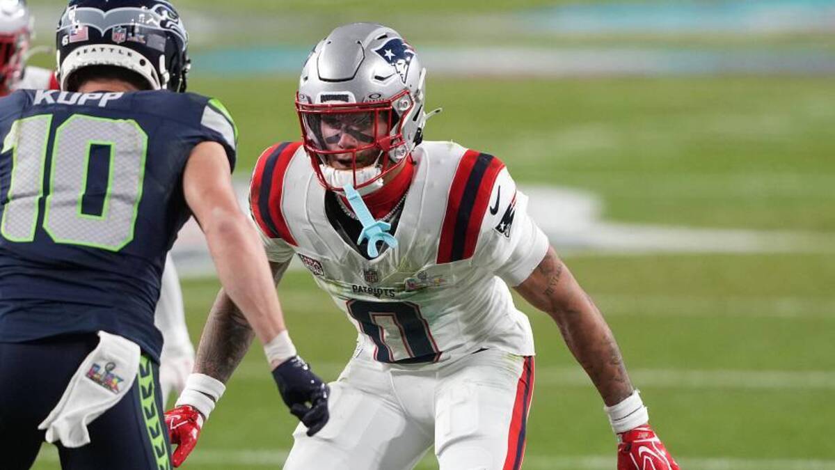  Feb 8, 2026; Santa Clara, CA, USA; New England Patriots cornerback Christian Gonzalez (0) defends against Seattle Seahawks wide receiver Cooper Kupp (10) during the third quarter in Super Bowl LX at Levi's Stadium. Mandatory Credit: Darren Yamashita-Imagn Images | Darren Yamashita-Imagn Images 