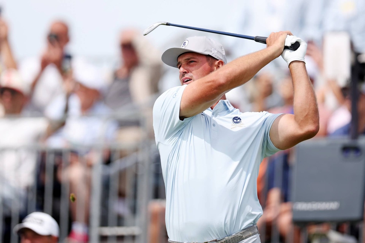  Jun 19, 2026; Southampton, New York, USA; Bryson DeChambeau plays from the tenth tee during the second round of the U.S. Open golf tournament at Shinnecock Hills Golf Club. Mandatory Credit: Bill Streicher-Imagn Images 