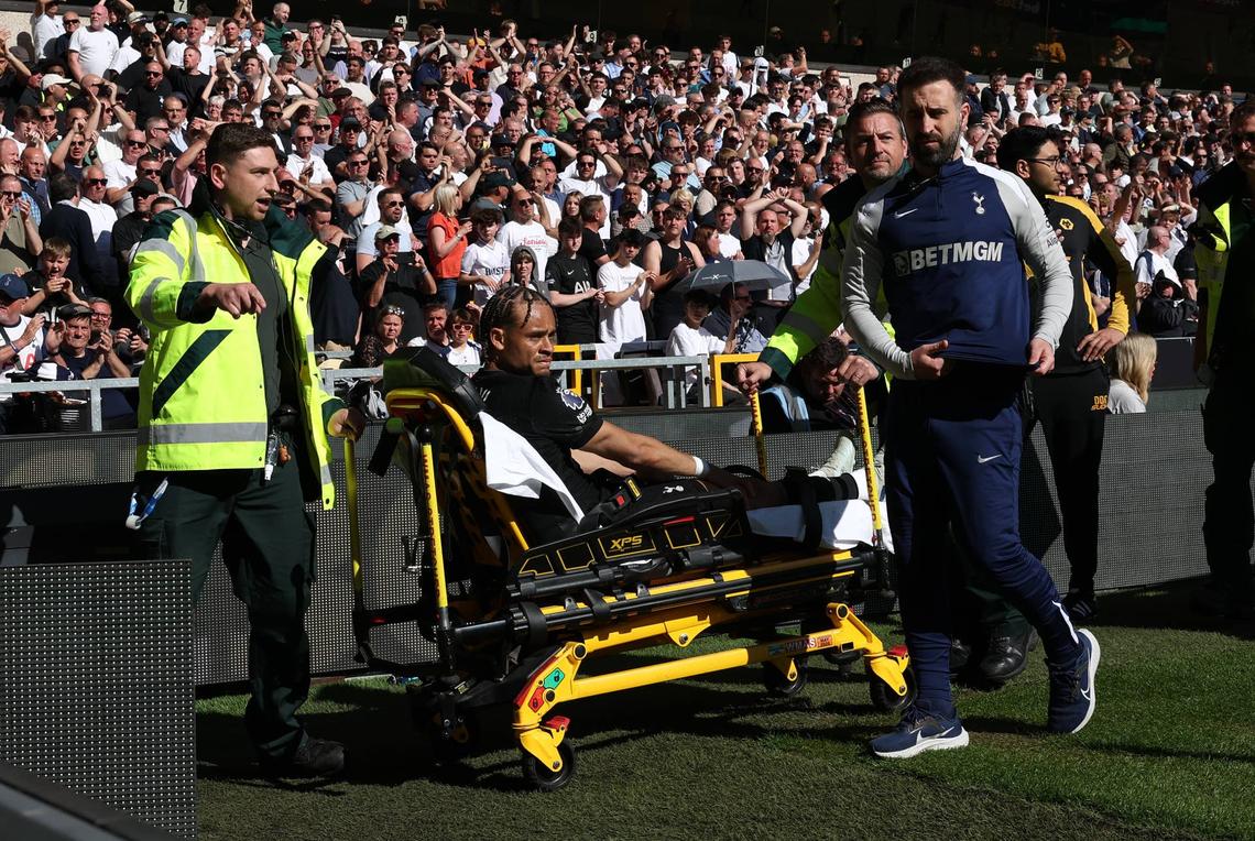  Xavi Simons of Tottenham Hotspur leaves the pitch on a stretcher during the Premier League match between Wolverhampton Wanderers and Tottenham Hotspur at Molineux on April 25, 2026 in Wolverhampton, England. (Photo by Michael Steele/Getty Images) Photo by Michael Steele/Getty Images
