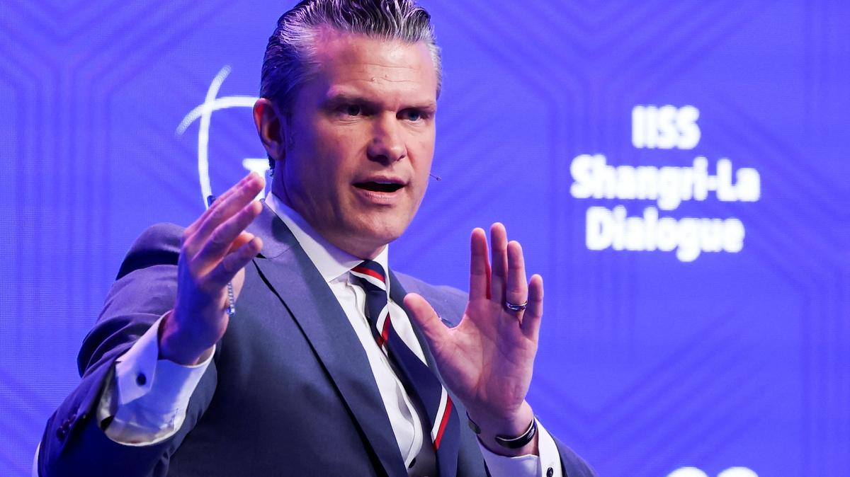 U.S. Secretary of Defense Pete Hegseth speaks at the IISS Shangri-La Dialogue security summit in Singapore, May 30, 2026. REUTERS/Edgar Su