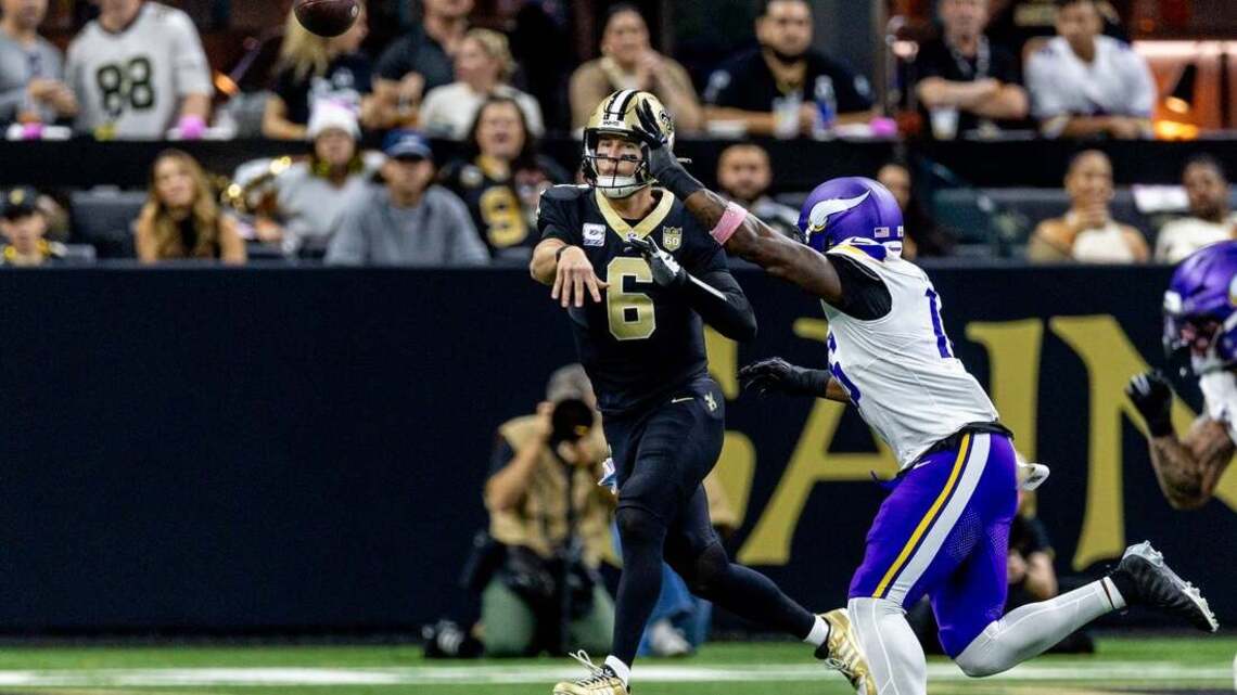Vikings remain undefeated, defense dominates Saints