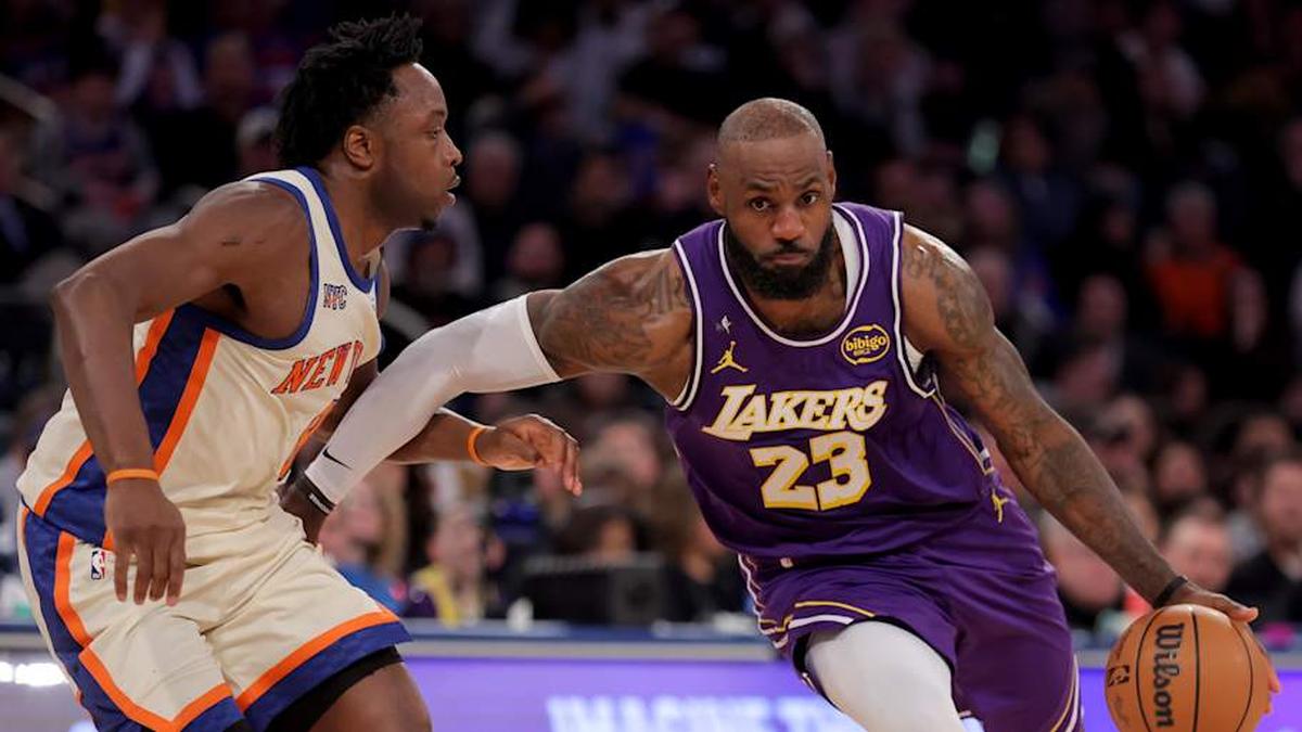  Feb 1, 2026; New York, New York, USA; Los Angeles Lakers forward LeBron James (23) drives to the basket against New York Knicks forward OG Anunoby (8) during the third quarter at Madison Square Garden. | Brad Penner-Imagn Images 