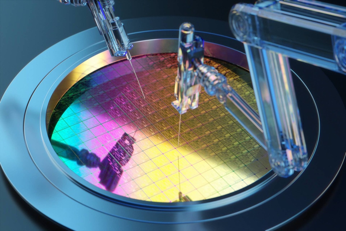  Anthropic has opened early talks with Samsung to manufacture a custom AI chip as it looks to reduce its reliance on Nvidia. 