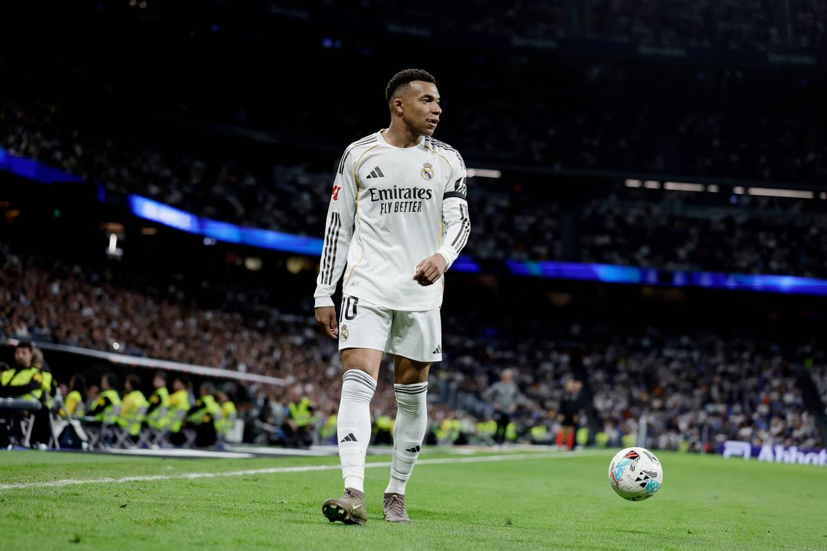  Kylian Mbappe during the LaLiga match between Real Madrid v Deportivo Alaves at the Estadio Santiago Bernabeu. Photo by M Gracia Jimenez/Soccrates/Getty Images