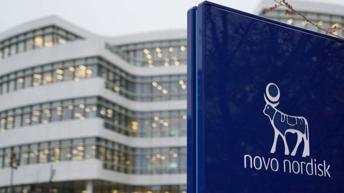 FILE PHOTO: The logo of pharmaceutical company Novo Nordisk is displayed in front of its offices in Bagsvaerd, on the outskirts of Copenhagen, Denmark, December 3, 2025. REUTERS/Tom Little/File Photo
