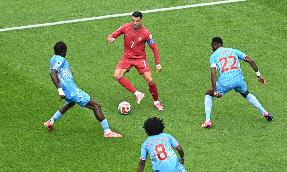  Portugal's Cristiano Ronaldo in action with DR Congo's Ngal'ayel Mukau and Chancel Mbemba. REUTERS - Annegret Hilse