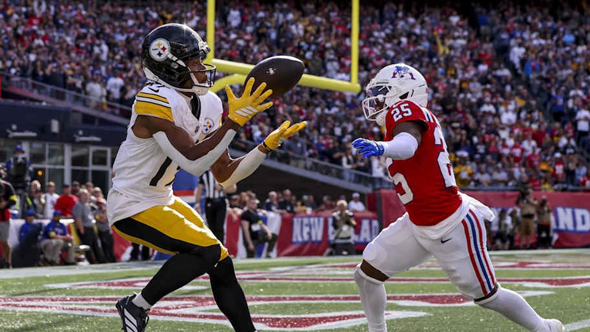  Sep 21, 2025; Foxborough, Massachusetts, USA; Pittsburgh Steelers wide receiver Calvin Austin III (19) scores the winning touchdown during the fourth quarter at Gillette Stadium. Mandatory Credit: Paul Rutherford-Imagn Images | Paul Rutherford-Imagn Images 