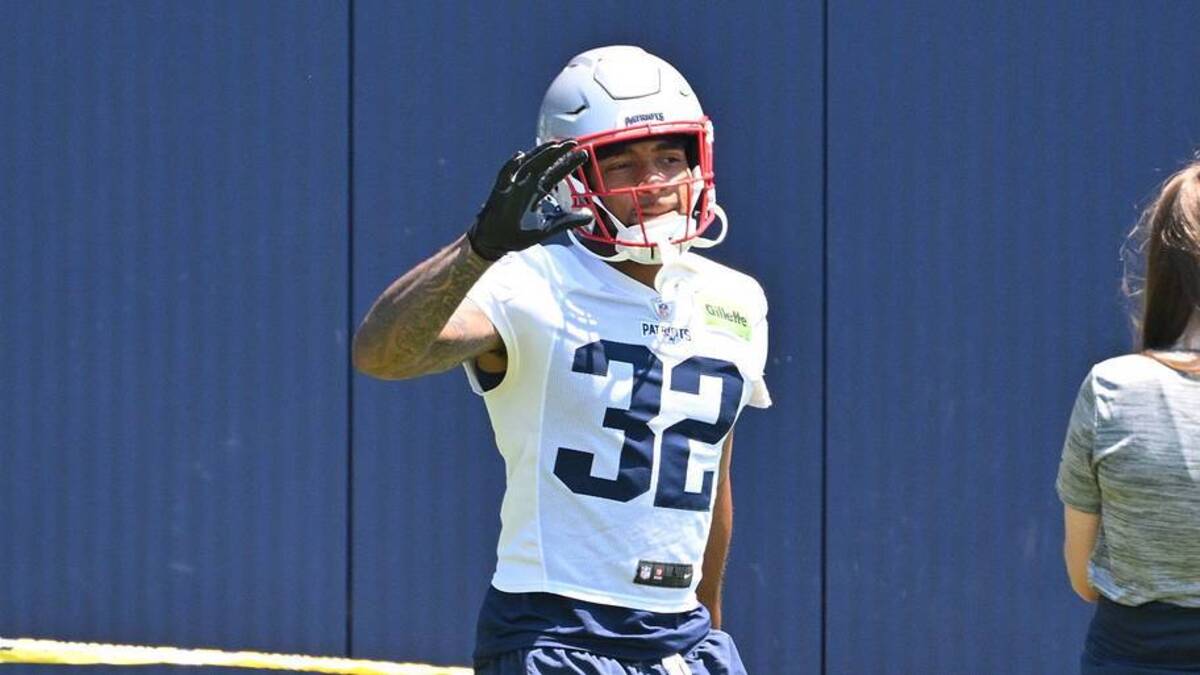  Jun 10, 2026; Foxborough, MA, USA; New England Patriots running back Treveyon Henderson (32) arrives at the practice field for minicamp at Gillette Stadium. Mandatory Credit: Eric Canha-Imagn Images | IMAGN IMAGES via Reuters Connect 