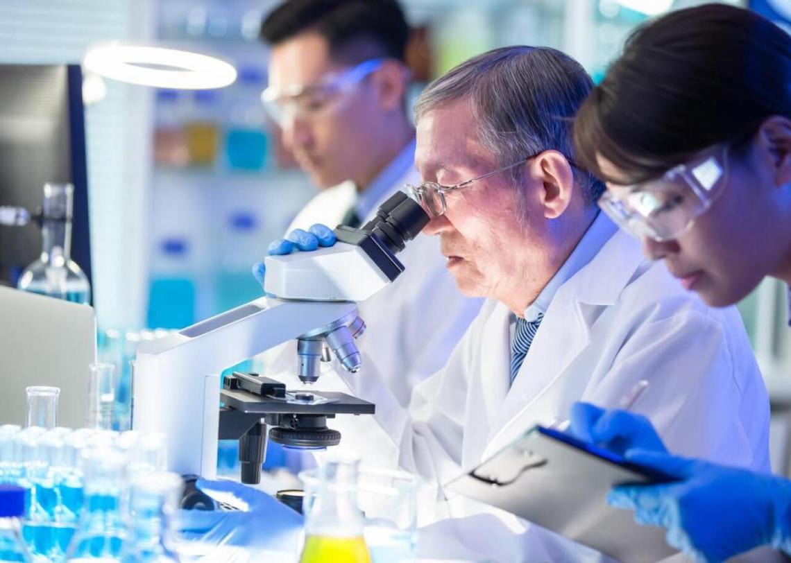  aslysun // Shutterstock 