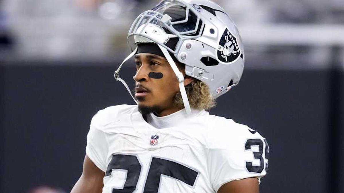  Aug 23, 2025; Glendale, Arizona, USA; Las Vegas Raiders running back Chris Collier (35) against the Arizona Cardinals during a preseason NFL game at State Farm Stadium. Mandatory Credit: Mark J. Rebilas-Imagn Images | Mark J. Rebilas-Imagn Images 