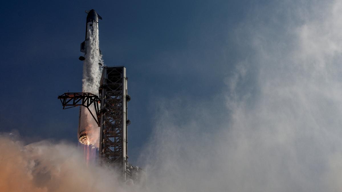 The SpaceX Starship and Super Heavy Booster lifts off on its 12th test flight from the SpaceX launch complex in Starbase, Texas, U.S., May 22, 2026. REUTERS/Steve Nesius