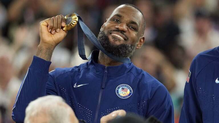 Report: Spot saved on 2028 Olympics roster if LeBron James wants it 