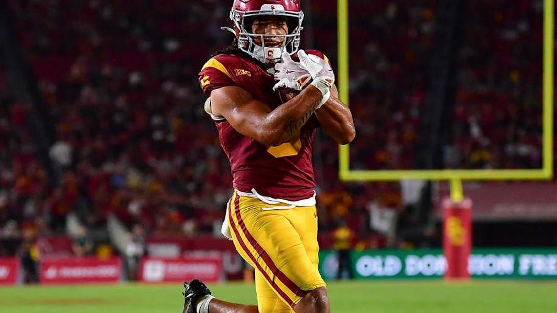  Sep 20, 2025; Los Angeles, California, USA; Southern California Trojans wide receiver Makai Lemon (6) runs for a touchdown against the Michigan State Spartans during the second half at the Los Angeles Memorial Coliseum. Mandatory Credit: Gary A. Vasquez-Imagn Images | Gary A. Vasquez-Imagn Images 