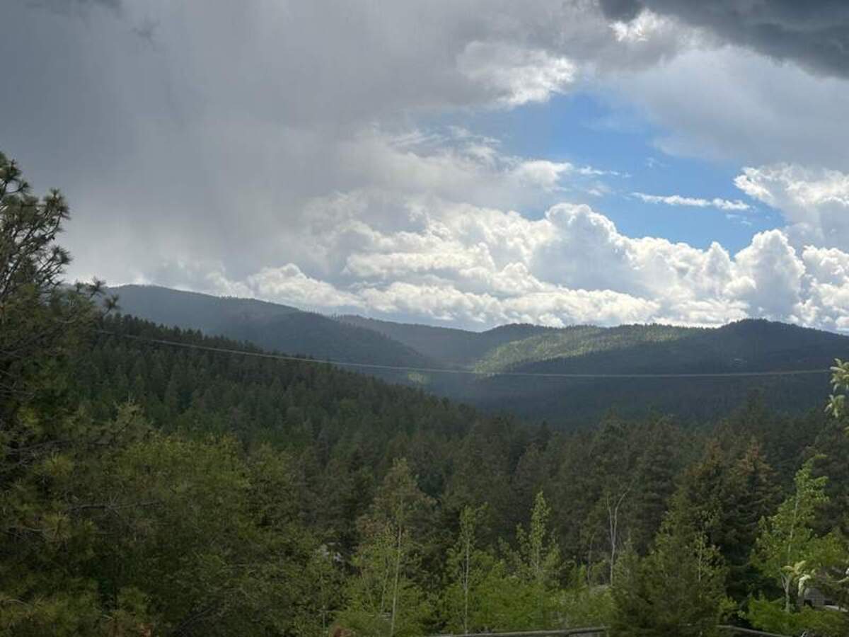  Even a short hike yields 5 star views at Lone Pine State Park. Photo credit: Judy Antell 