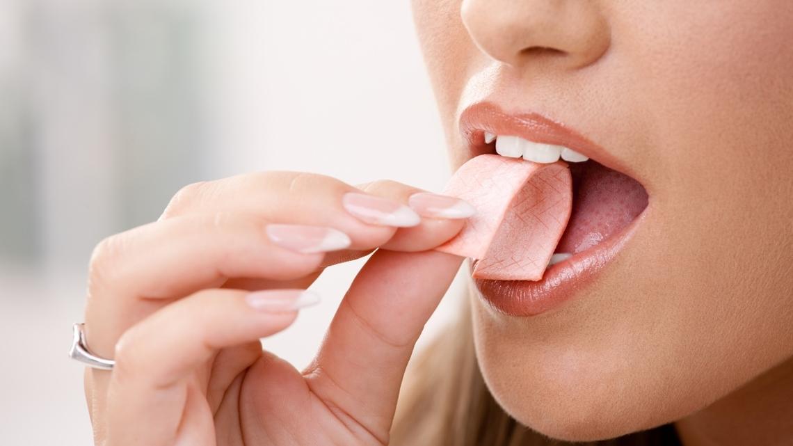 The Trick That Stops Sugar Cravings in Seconds—and Curbs Hunger, Too
